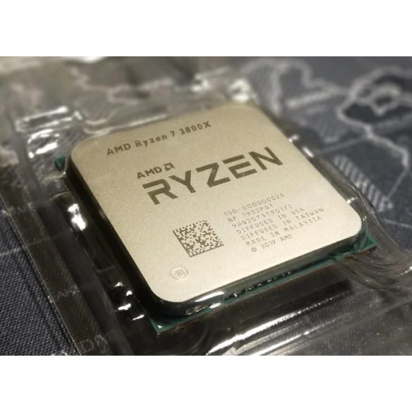 AMD Ryzen 7 3800X 8-Core 3.9GHz AM4 Tálcás (100-100000025) Processzor